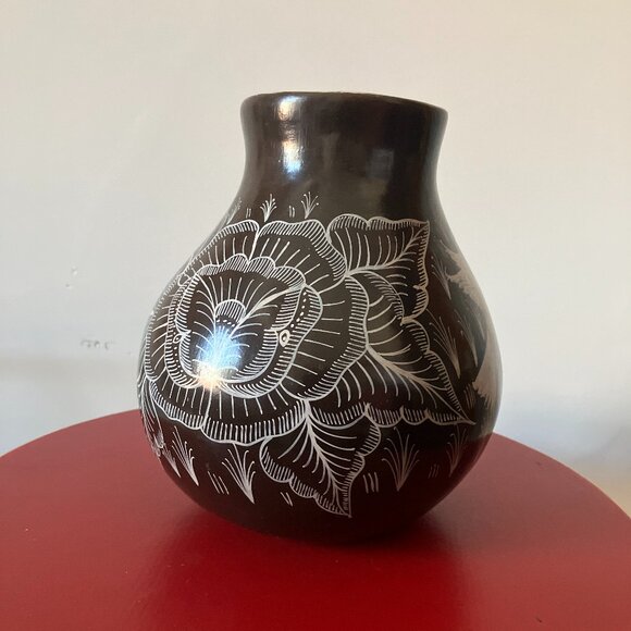 Vintage Michoacán Clay Vase, Mexican Handpainted Pottery Vase - Picture 3 of 7